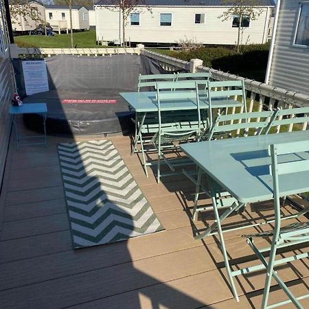 Lottielou'S Hot Tub Breaks At Tattershall Lakes Lincoln Exterior foto